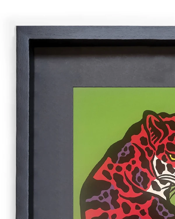 La mirada del jaguar - Rojo / Marco Negro de 2x3,5 cm + Fondo negro Pequeño - 42x33 cm