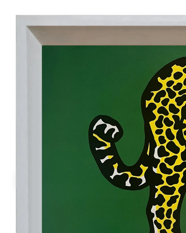 Jaguar al acecho - Verde / Triangulito blanco grande - 50x37 cm