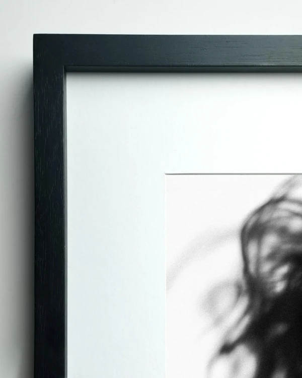 Volar - 90 x 60 / Marco en L recto negro