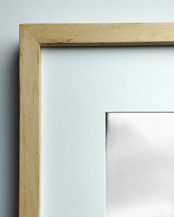 Tu mano - 150 x 100 / Marco en L recto kiri