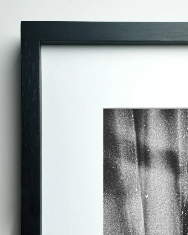 Lluvia - 90 x 60 / Marco en L recto negro