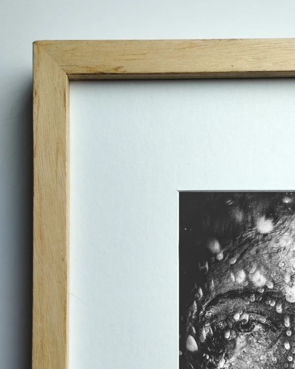 Ella - 90 x 60 / Marco en L recto kiri