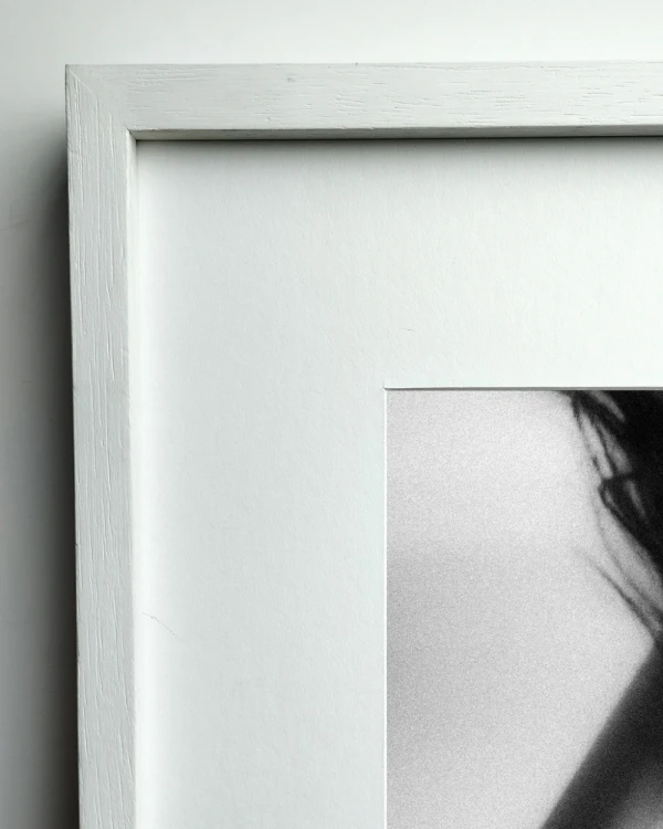 Desnudo - 90 x 60 / Marco en L recto blanco