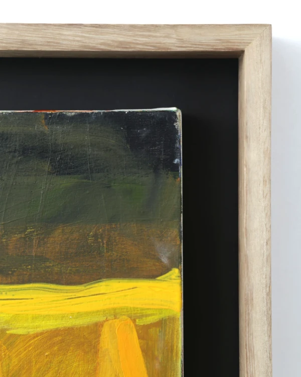 Media de huevos - Marco caja en kiri con fondo negro de arpillera