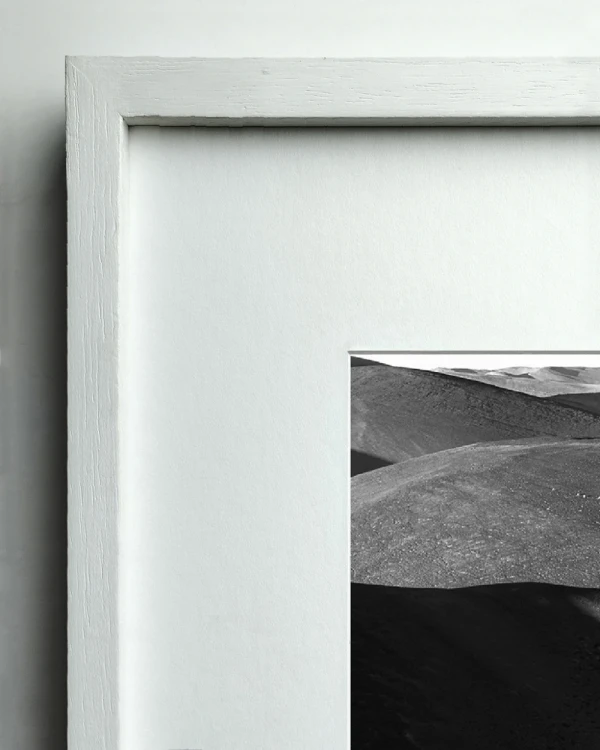 Cordillera - Marco en L blanco con passepartout blanco / 70 x 50