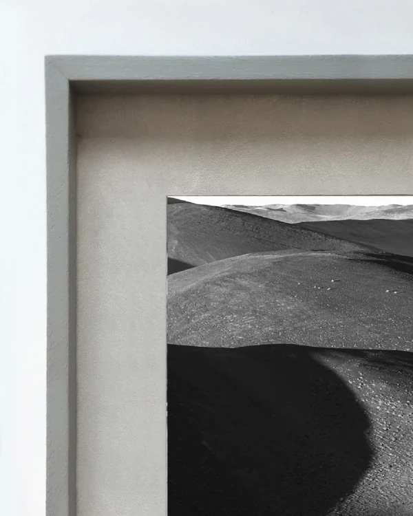 Cordillera - Marco tipo box gris con passepartout gris / 70 x 50