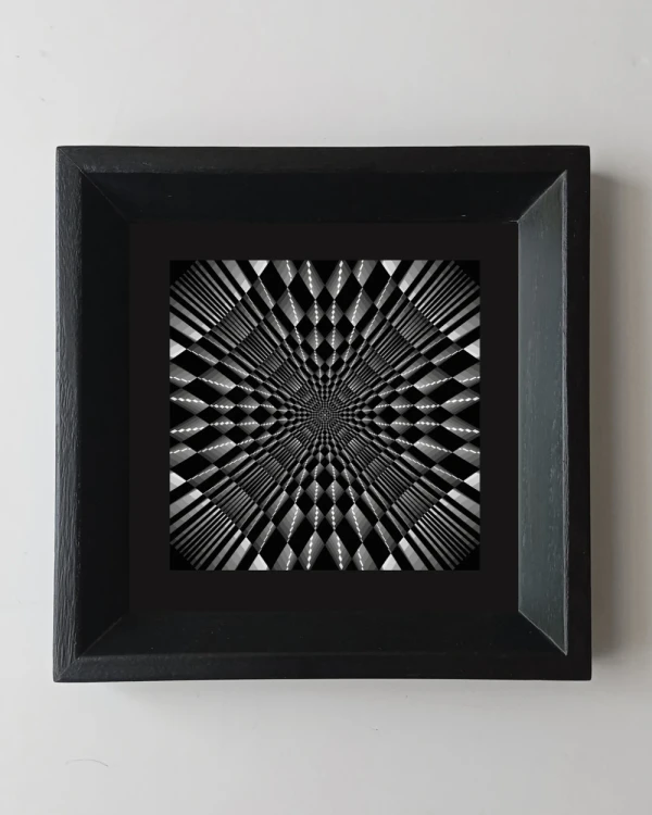 Vertigo - Varilla triangulito negro con passepartout negro