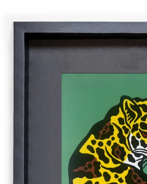 La mirada del jaguar - Amarillo / Marco Negro de 2x3,5 cm + Fondo negro Pequeño - 42x33 cm
