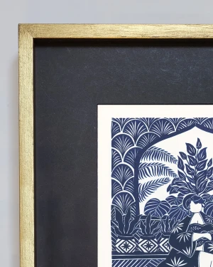 Musa - 30 x 42 / Marco recto en L de 1.5 dorada mas pasepartu negro