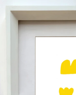 Amarillo - Varilla tipo triangulito blanco liso mas paspartu blanco / 21 x 30