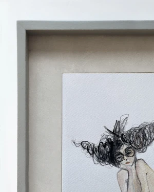 Mujer 1 - Marco tipo box gris + passepartout gris