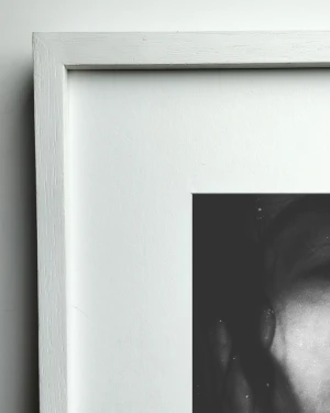 Cristal - 150 x 100 / Marco en L recto blanco