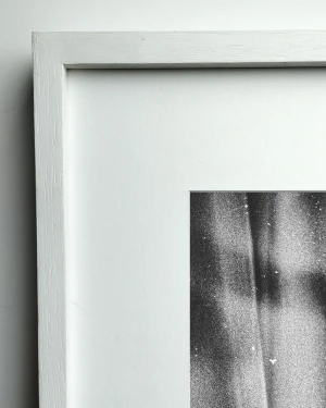 Lluvia - 90 x 60 / Marco en L recto blanco