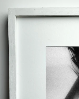 Desnudo - 150 x 100 / Marco en L recto blanco