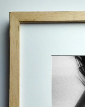 Desnudo - 90 x 60 / Marco en L recto kiri