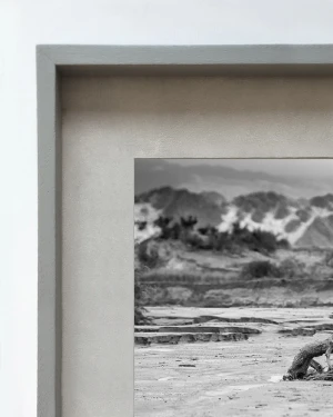 Antinaco - Marco tipo box con passepartout gris / 70 x 50