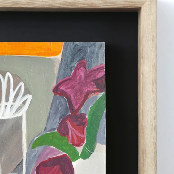 Palmera Cola - Marco tipo box madera kiri mas fondo negro