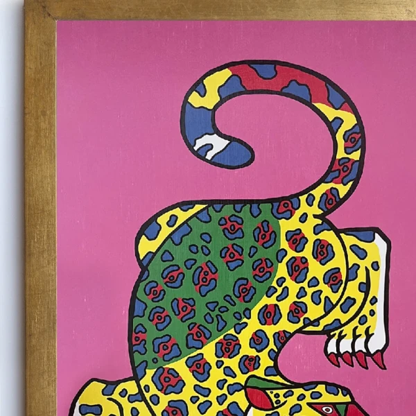 Jaguar Geométrio - amarilla / Marco chato de 2 x 2 cm dorado a la hoja - 49x36