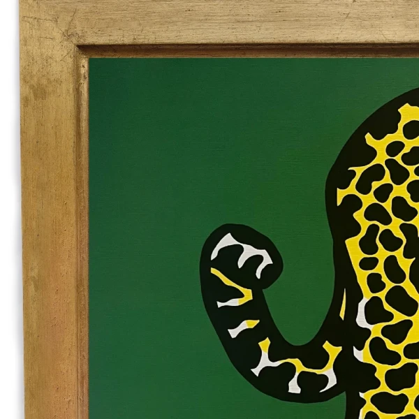 Jaguar al acecho - Verde / Marco dorado a la hoja con garganta grande - 52x39 cm