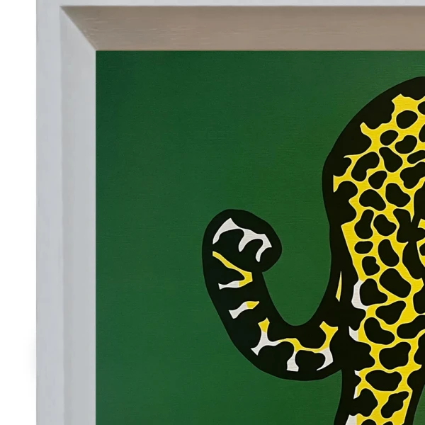 Jaguar al acecho - Verde / Triangulito blanco grande - 50x37 cm
