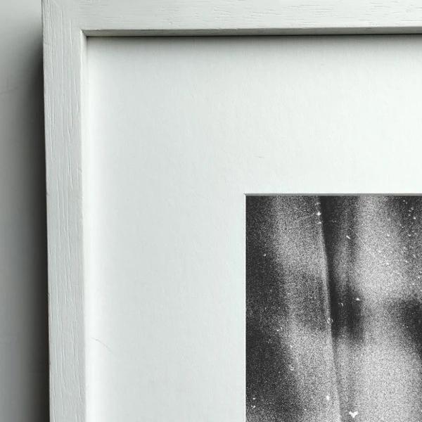 Lluvia - 90 x 60 / Marco en L recto blanco