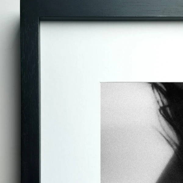 Desnudo - 150 x 100 / Marco en L recto negro