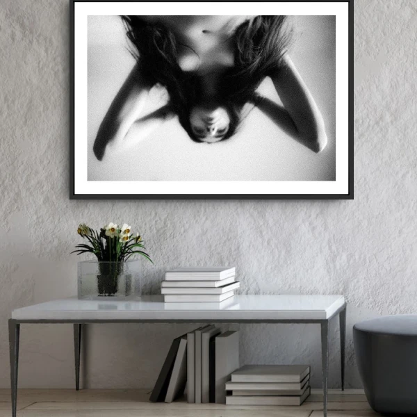 Desnudo - 90 x 60 / Marco en L recto negro