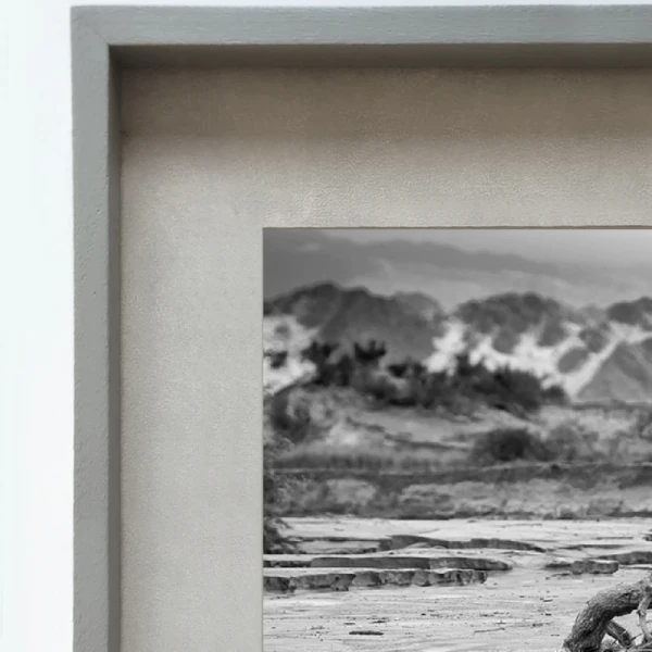 Antinaco - Marco tipo box con passepartout gris / 70 x 50