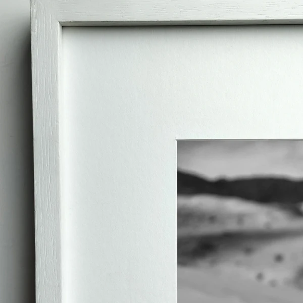 Abaucan - Marco en L blanco mas passepartout blanco / 70 x 50