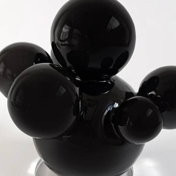 Molecule black