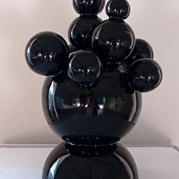 Molecule black