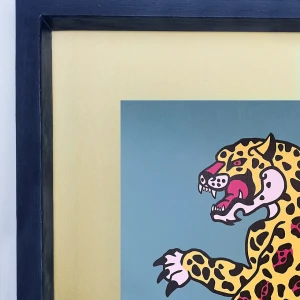 Jaguar Danzante - Celeste / Marco negro con fondo ocre grande - 57x44 cm