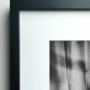 Lluvia - 90 x 60 / Marco en L recto negro