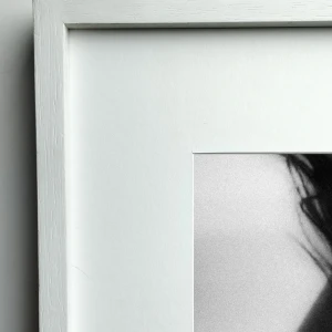 Desnudo - 150 x 100 / Marco en L recto blanco