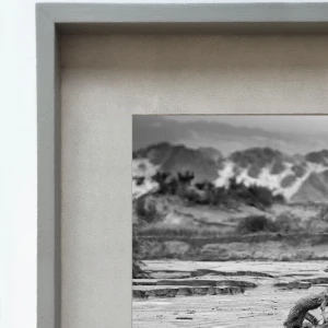Antinaco - Marco tipo box con passepartout gris / 70 x 50