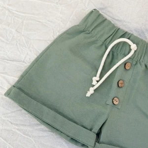SHORT BUHO VERDE SECO