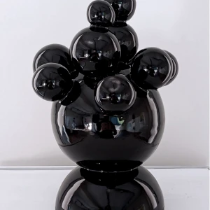 Molecule black